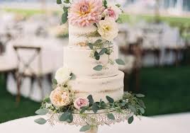 Beautiful pastel colors mixed with lush florals are total eye candy. 26 Pretty Wedding Cakes That Are Ready For Spring