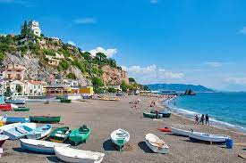 During the summer period you will only ever find a place to set out your things here, you will find the amalfi coast's sandiest beach. 15 Best Beaches On The Amalfi Coast Planetware