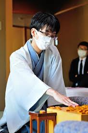 2021年6月29日～6月30日 七番勝負 第1局 藤井聡太王位 対 豊島将之竜王｜第62期王位戦. 4zmb2f4ciounfm