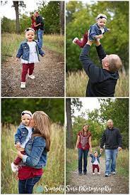 Outdoor Family Photo Ideas Poses Mom Dad With Baby Girl Maroon Blue White Bla Family Picture Outfits Fall Family Pictures Family Photoshoot Outfits