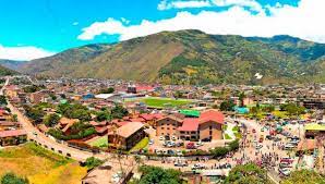 Baños de agua santa, ook wel kortweg baños genoemd, is een kleine stad en een parochie (parroquia) in ecuador in het kanton baños. Historia De Banos De Agua Santa