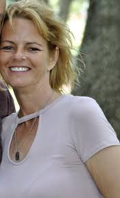 Karen Farland's Instagram, Twitter & Facebook