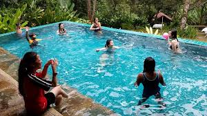 Situato a hulu langat, nella regione di selangor, il lopoh waterfront chalets offre sistemazioni con parcheggio privato gratuito. 7 Resort Dengan Kolam Renang Di Selangor Untuk Percutian Beramai Ramai