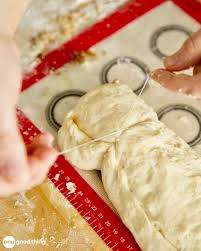 24 Useful Baking Hacks That Will Get You Ready For The Holidays Jillee Baking Tips Cinnamon Rolls Food