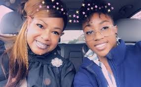 Kelly Wulf's Instagram, Twitter & Facebook