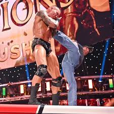 Photos Mcintyre Orton Brutalize Each Other In Wwe Title Ambulance Match Randy Orton Wwe Wwe Drew Mcintyre