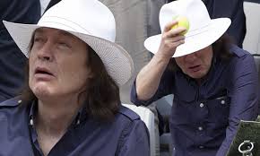 Angus young & roger federer, roland garros 2015, music and sport. Angus Young 60 Looks Frail As He Watches The French Open Daily Mail Online