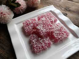 Ia dibuat daripada sagu biji atau juga dipanggil sebagai sagu mata ikan. Kuih Sagu Versi Kukus Dan Nostalgia Kampung Halaman Azie Kitchen