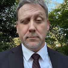 Is there a disadvantage in putting electric guitar strings