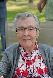 Lola Swanson's Instagram, Twitter & Facebook