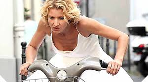 Alexandra lamy et louise, son personnage dans le film belle fille, ont un point commun : L Embarras Du Choix Alexandra Lamy 2017 Bande Annonce Youtube