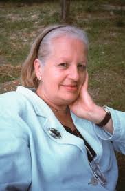 Liliana Ugolini è nata nel 1934 a Firenze dove vive. Ha pubblicato 19 libri di poesia, ... - img009