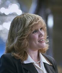 Emerald fennell was the showrunner and an executive producer for killing eve's second season. Emerald Fennell Filme