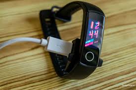 Honor Band 5 Kak Vklyuchit Perezagruzit Obnovit Nastroit Pleer I Uvedomleniya V Fitnes Braslete