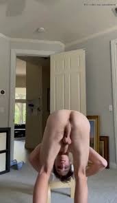 Muscular twink does a nude yoga exercise. - video 2 - ThisVid.com