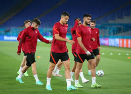 Tarihimizdeki ilk avrupa şampiyonası maçını da 25 yıl önce 1996'da yine 11. Ovudhdt Sinzom