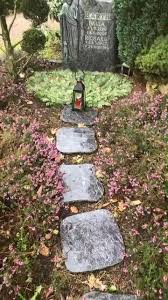 We are centrally located in the auction market and always carry an extensive range of fresh flowers, foliage and indoor house plants. Maike Hansen Blumen Events Dekoration Home Facebook