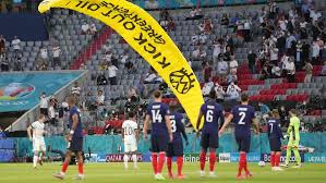 13 die idee zur uefa fußball em 2020. Gefahrliche Motorschirm Aktion Vor Em Spiel Fussball Em 2021 Sportnews Bz