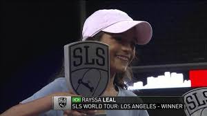 Rayssa nasceu e mora em imperatriz, no interior do maranhão, e alterna os estudos escolares com os treinamentos. Historico Aos 11 Anos Rayssa Leal A Fadinha E Campea Da Etapa De Los Angeles Da Sls 2019 Skate Ge