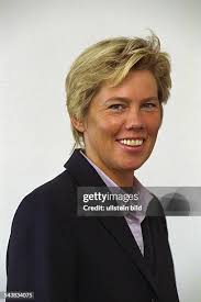 938 Geschäftsführerin Stock Photos, High-Res Pictures, and Images