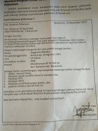 Penggunaan kalimat permohonan pada yang dituju. Catatlah Hasil Perbandingan Unsur Unsur Kebahasaan Pada Kedua Surat Lamaran Pekerjaan Tersebut Brainly Co Id