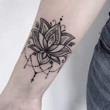 Henna tattoo vorlagen tattoos vorlagen tattoos oberarm tattoo ideen unterarm blumen ornamente tattoo blumenmuster mandala fuß tattoo ornamente vorlagen mandala tattoo vorlagen. 1001 Ideen Und Inspirationen Fur Ein Lotusblume Tattoo