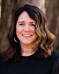 Shannon Bates's Instagram, Twitter & Facebook