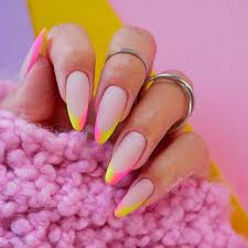 Es el fenómeno en el cual ciertas sustancias tienen la propiedad de absorber energía y almacenarla, para emitirla posteriormente en forma de radiación. Manicure Neon Fluorescentes O Con Punta Francesa