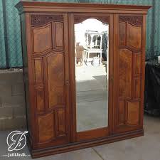 Tentu semua orang ingin, sebab dapur adalah salah satu. Jual Lemari Pakaian 3 Pintu Minimalis Louis Classic Jati Klasik Furniture