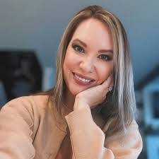 Heather Gass's Instagram, Twitter & Facebook