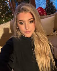 feeling pretty ☺️ #sweeettails #gamergirl #streamer #pretty #blonde #makeup