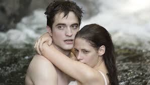 Inteligente e ingenioso, edward consigue atraer la atención de bella y muy pronto entablan una estrecha amistad. Kristen Stewart Confiesa Que Las Escenas De Sexo Con Robert Pattinson En La Saga Crepusculo Fueron Una Agonia Europa Fm