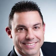 Leslie Curran's Instagram, Twitter & Facebook