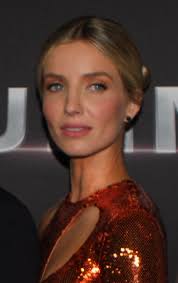 Ficheiro:Annabelle Wallis 2017.jpg