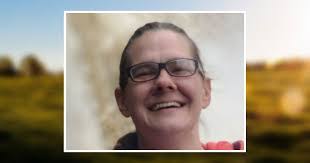 Lora Willis's Instagram, Twitter & Facebook