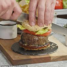 Gordon ramsay prepares healthy homemade beef burger and potato wedges for fire brigade. Freedomroo Gordon Ramsay Divides Opinion As He Shares Recipe For Monster Burger With Puff Pastry Bun Australiannewsreview