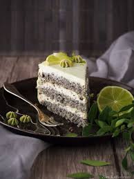 Fruhlingsgrun Oder Matcha Torte Mit Schwarzem Sesam Und Weisser Schokolade Zum Kaffee Dazu Leckereien Dessert Rezepte Weisse Schokolade