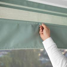 Kain dimout yang terkesan begitu elegan lebih banyak digunakan untuk membuat gorden jenis roller blinds yang bisa digulung ke atas atau dibiarkan melebar ke. 5 Jenis Gorden Jendela Yang Perlu Anda Ketahui Ikea Indonesia