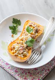 La butternut se prête facilement aux recettes de courge farcie ! Courge Butternut Farcie A L Ageau Et Au Riz Recette Facile