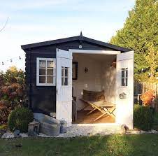 abri de jardin en bois pas cher comment l embellir facilement abri de jardin jardins en bois cabane de jardin bois