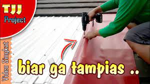 Setelah kering lakukan pengetesan dengan mengalirkan air di sekitar atap seng yang sudah. Biar Ga Tampias Ini Cara Tutup Celah Atap Yang Efektif Youtube