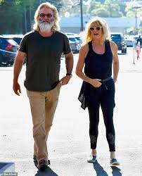 Kurt russell speaks candidly to people about love, family and living a purposeful life. Kurt Russell S The Image Of Santa Claus As He Takes His Love Goldie Hawn And Son Wyatt To Breakfast Daily Mail Online