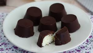 Chocolats Fourres A La Ganache Framboise Recette Ptitchef Recette En 2020 Faire Fondre Du Chocolat Cheesecake Chocolat Maison