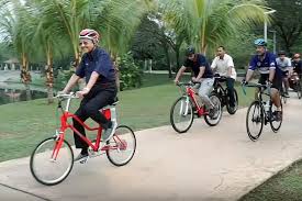Bicyclemalaysia provide sales and services for bicycles. Malaysia Pm Mahathir 94 Goes On 11km Bicycle Ride Se Asia News Top Stories The Straits Times
