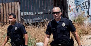 Chaque jour, brian taylor et mike zavala, jeunes officiers de police, patrouillent dans les rues les plus dangereuses de los angeles. Review End Of Watch Slant Magazine