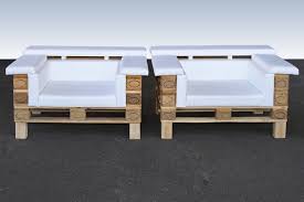 Ces deux canapés type loft mesurent chacun 2m de long, 6 personnes peuvent donc y prendre place dans le confort. Canape En Palette Tuto Fabrication 30 Idees Deco