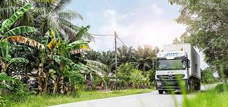 Swift haulage sdn bhd, malaysia's fastest growing fully integrated logistics provider, is consistently ranked as the top hauliers in port klang. Swift Group Through Kuala Lumpur In An Actros Roadstars