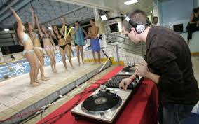 Vanves Dansez Comme En Boite De Nuit Mais A La Piscine Le Parisien