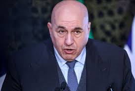 Una centralinista toscana è la nuova Miss Suocera: la fascia alla 65enne  Lorella Barbuti