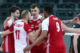 Reprezentacja polski pokonała australię 3:1 (25:15, 24:26, 25:21, 25:14) na inaugurację ligi narodów w katowickim spodku. Liga Narodow Polski Walec Rozjechal Australie Kangury Zmiazdzone Przez Bialo Czerwonych Super Express